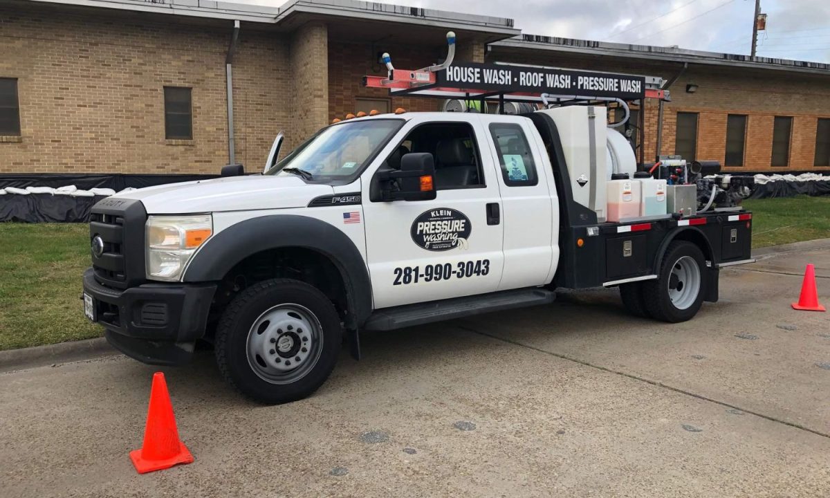 How to pretreat a driveway for pressure washing